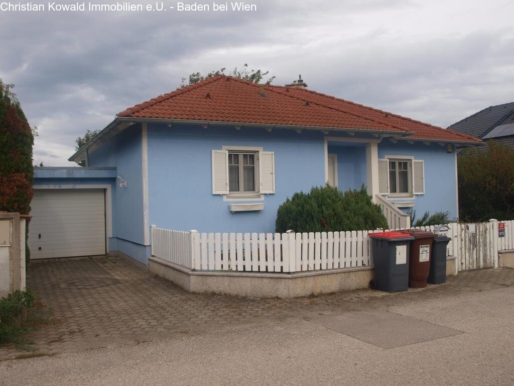 Ansicht Haus mit Garage